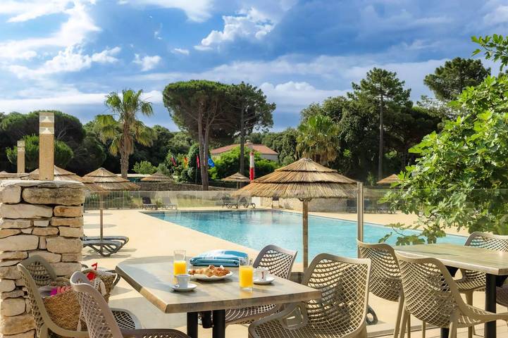 Camping pour 6 personnes, avec piscine et terrasse à Bonifacio - 4