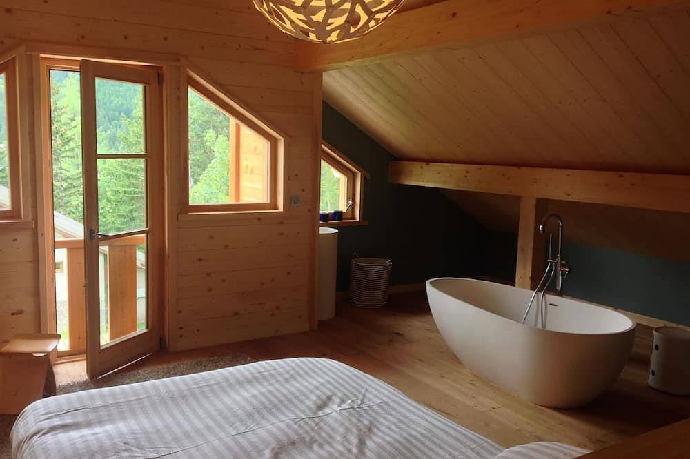 Chalet contemporain et authentique, dans le village de Monétier les Bains in Le Monêtier-les-Bains, Serre Chevalier