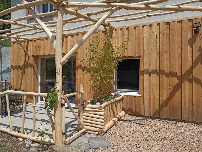 Gîte pour 3 personnes, avec terrasse et vue à Aujac - 3