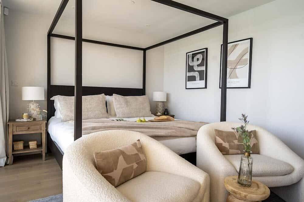 15 Cannery Row sleeps 6 with estuary views in Hayle, Cornwall
