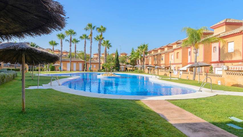 Casa rural para 8 personas, con piscina y balcón/terraza, Se admiten mascotas en Lepe - 2