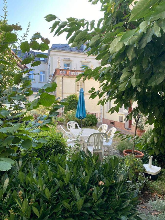 Ferienwohnung für 2 Personen, mit Ausblick und Garten in Hambach (Neustadt)