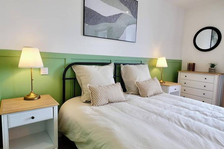 Ganze Wohnung, D-Day Suites - carentanlocation.fr: Avallon Downtown, 2 people, 2 minutes from the train station in Carentan les Marais, Saint-Lô und Umgebung