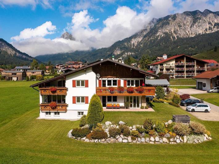 Ferienwohnung für 5 Personen, mit Balkon und Garten sowie Ausblick am Haldensee