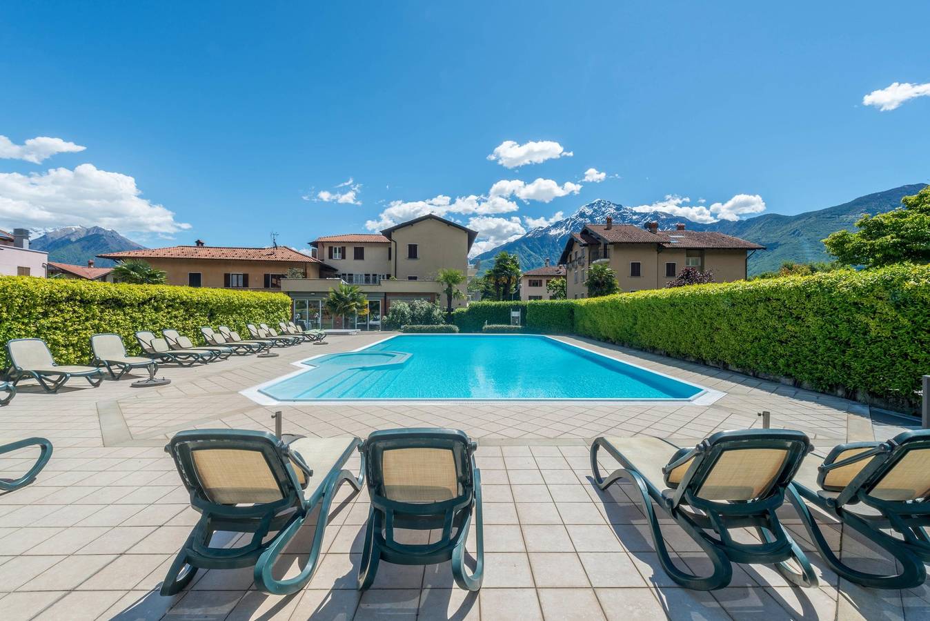 Entire apartment, Apartment Bilocale with Pool, Wi-Fi, Balcony, Garden & Terrace in Arbosto, Domaso