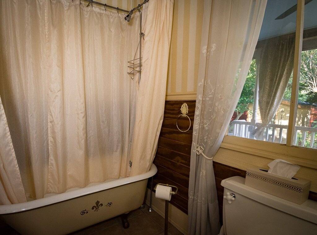 Ihr privates 1885 in der Innenstadt gelegenes Cottage mit Veranda, Innenhof und kostenlosem Wein in Natchez, Adams County (MS)