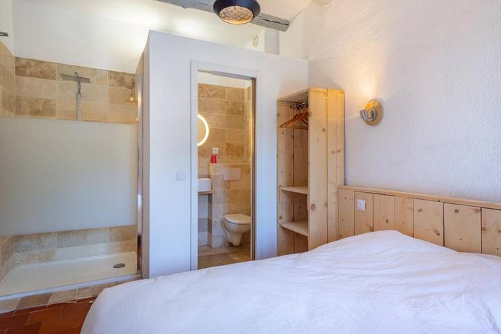 Hôtel pour 2 personnes, avec terrasse et vue à Berre-les-Alpes - 3