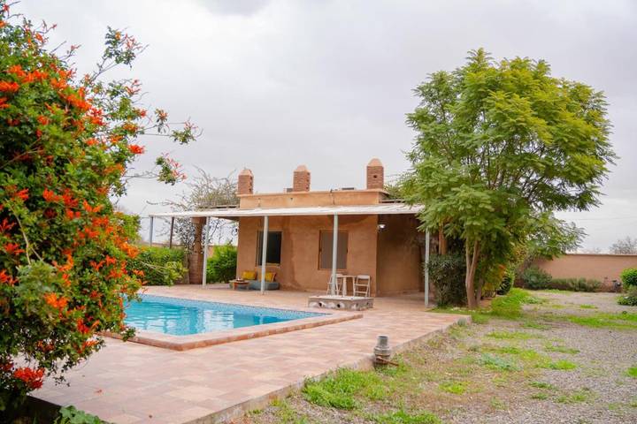 Location de vacances pour 4 personnes, avec jardin ainsi que vue et piscine à Taroudant