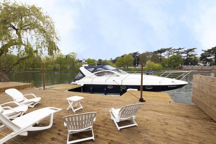 Lux 8Br Thamesfront Villa w/ Yacht & Sauna in Berkshire