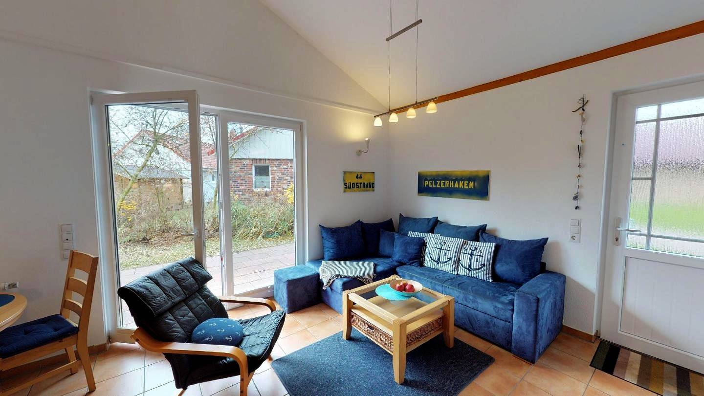 Schönes Ferienhaus für 2 Erwachsene und 4 Kinder mit Kamin & Garten in Strandnähe in Südstrand Pelzerhaken, Ostholstein
