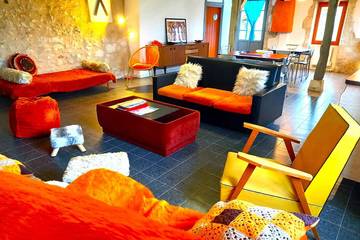 Location de vacances pour 14 personnes, avec jardin et piscine à Sarrant