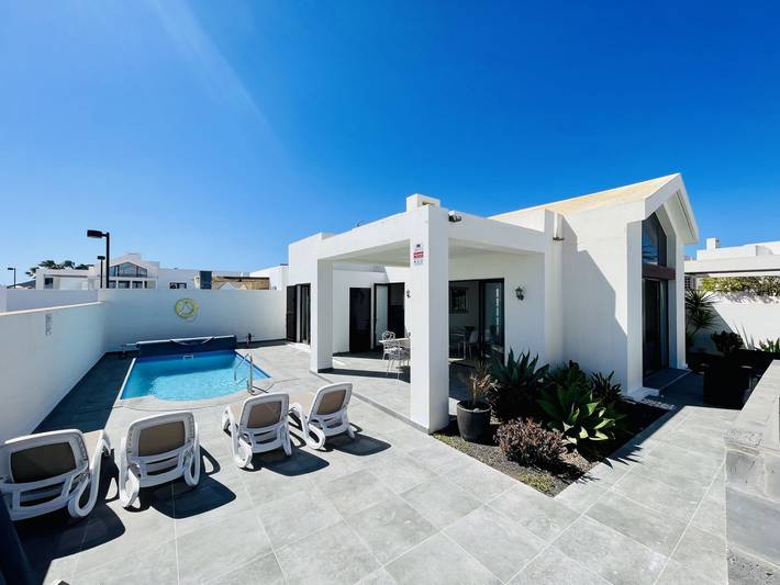 Ferienhaus „Villa Angelita Y Pablo“ mit Bergblick, Pool & WLAN in Playa Blanca, Yaiza