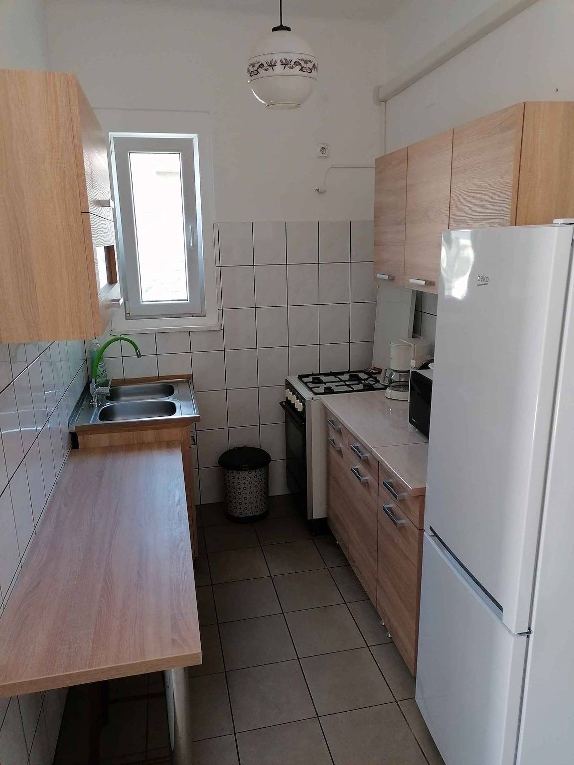 Ganze Ferienwohnung, Ferienwohnung mit großem Balkon, nur 250 m vom Strand entfernt in Balatonmariafürdö, Plattensee Südufer