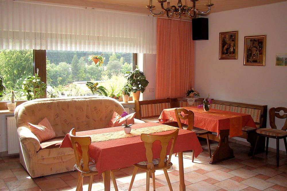 Doppelzimmer mit Balkon (Etagendusche/Wc) - Gästehaus Grau in Egloffstein, Frankenalb
