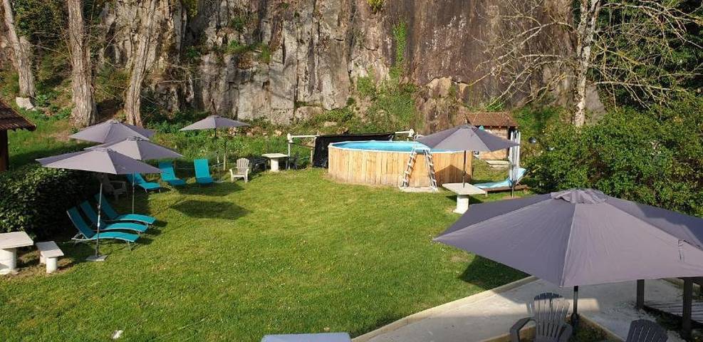 Location de vacances pour 14 personnes, avec Balcon et Terrasse ainsi que Jardin et Piscine dans Le Mayet-de-Montagne - 4
