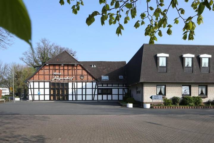 Hotel, mit Terrasse und Garten sowie Sauna in Langenhagen - 3
