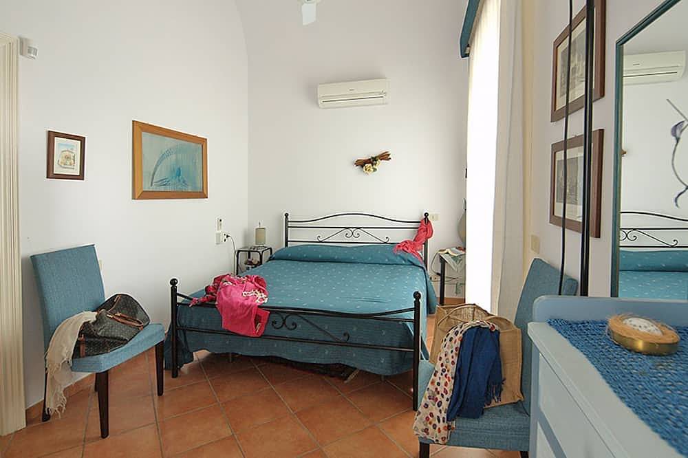 Exklusive Villa mit Pool & Jacuzzi, schöne Meeres-Ätna-Aussicht in der Nähe von Catania / Taormina in Praiola, Riposto