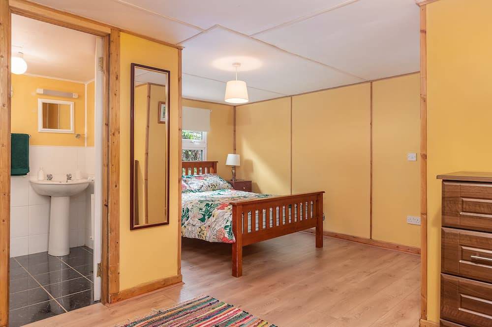 Large wood cabin 5 min drive to  Inch beach on the Wild Atlantic Way in Co kerry in Dingle Peninsula