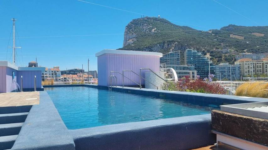 Appartement de vacances pour 3 personnes, avec piscine ainsi que terrasse et jacuzzi