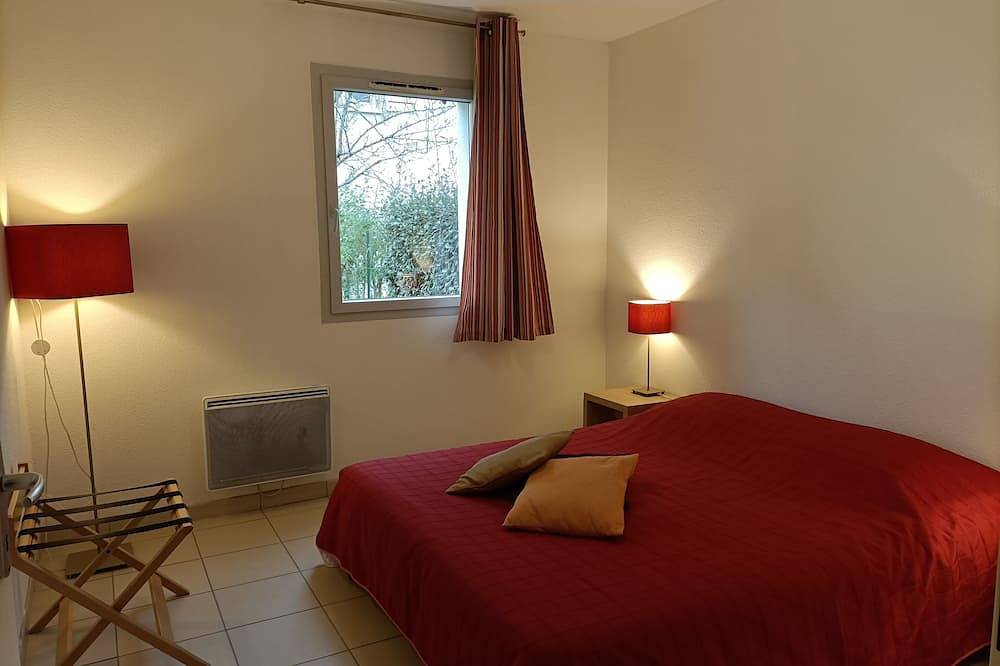 Entire apartment, T2 Avec Jardinet Dans Résidence Avec Piscine E99 in Salies-de-Béarn, Béarn