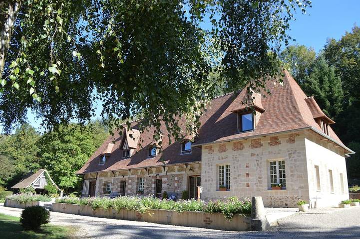 Gîte pour 5 personnes, avec jardin à Les Préaux
