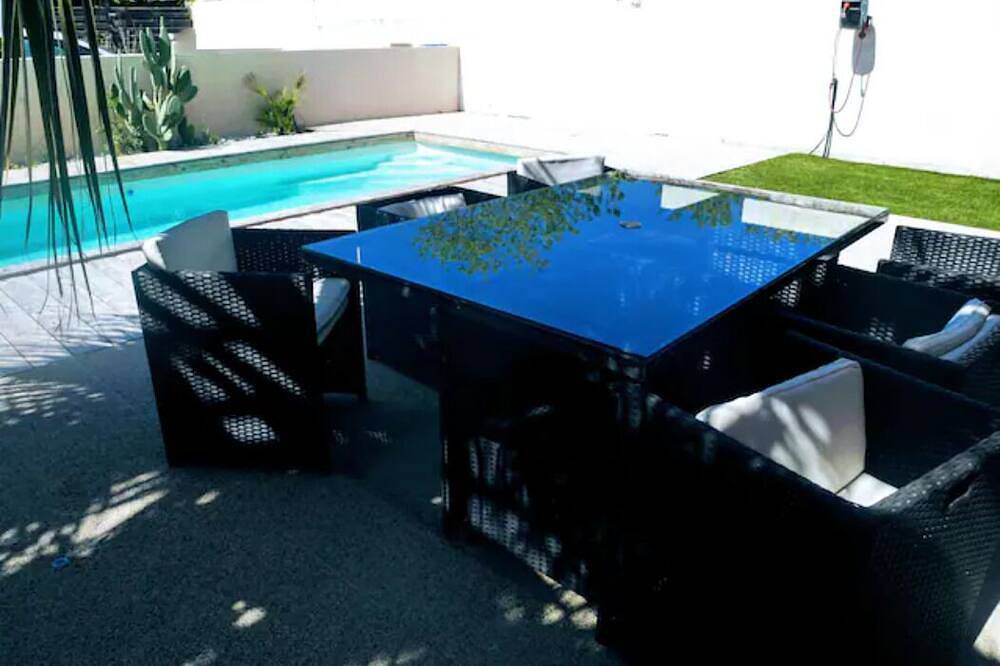 Villa Avec Piscine, Entre Sète Montpellier & Agde, à 2 pas de Balaruc in Gigean, Côte d'Améthyste