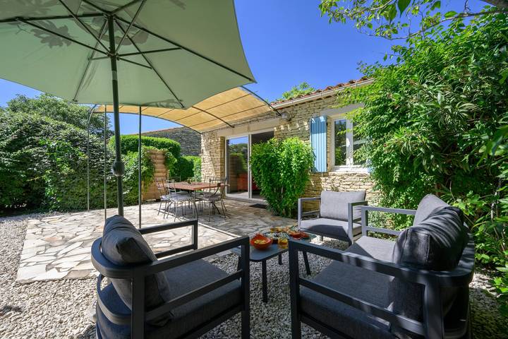 Location de vacances pour 4 personnes, avec piscine et terrasse dans Village de Gordes