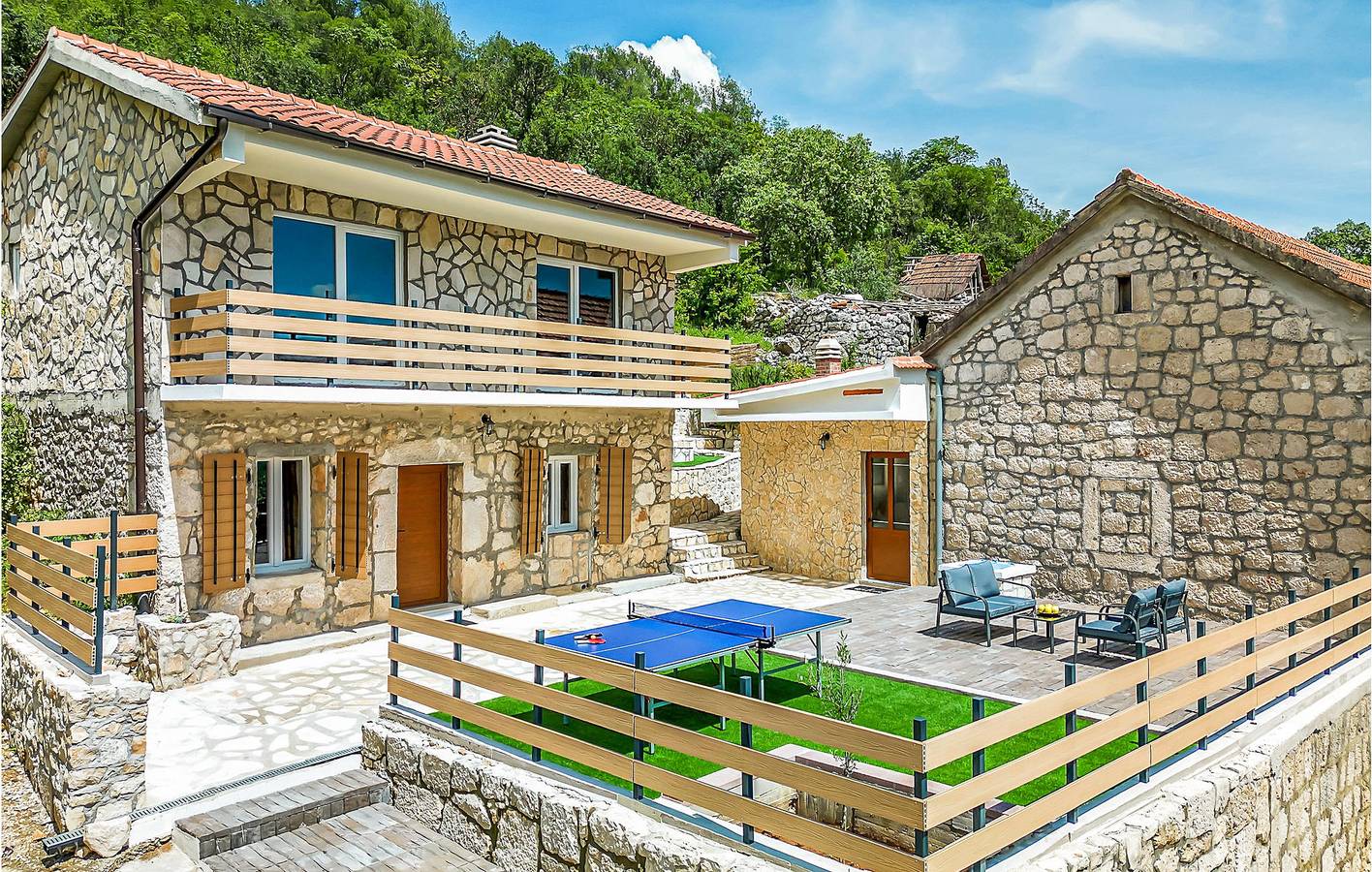 Moderne 2-Zimmer-Wohnung mit Pool und Terrasse, 2 km vom Stadtzentrum von Vrgorac entfernt in Makarska Riviera