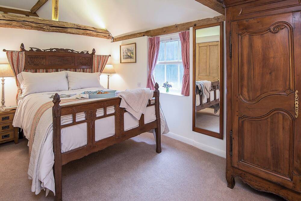 Pheasants Hill Old Byre in Hambleden, Chiltern Hills