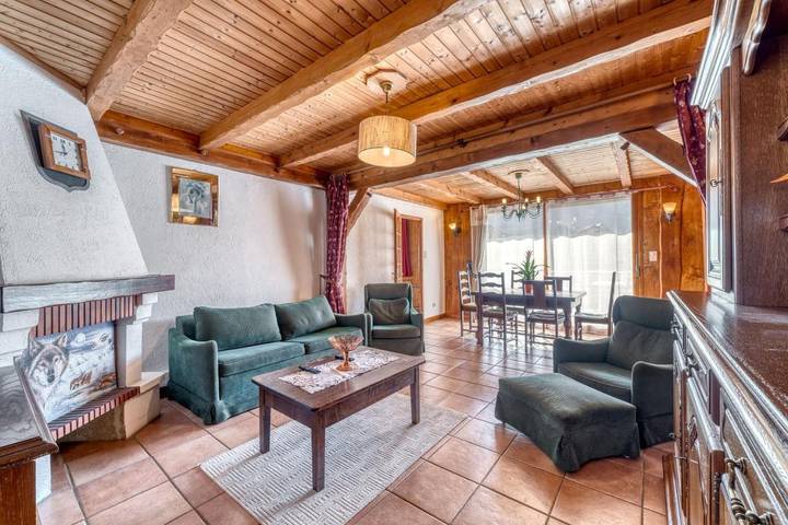Gîte pour 8 personnes, avec Terrasse et Jardin ainsi que Piscine et Vue à Marlens - 4