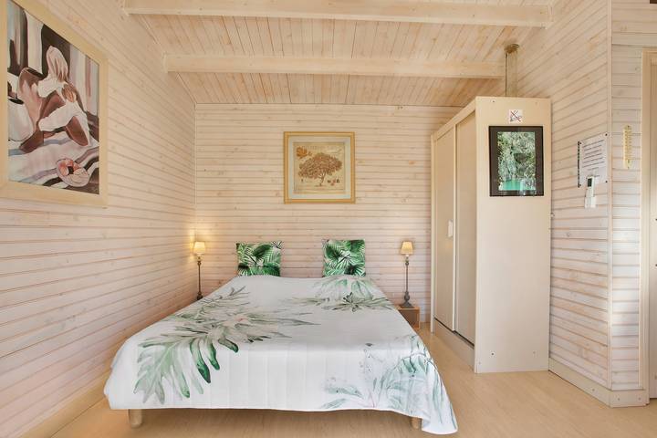 Chalet 'Superbe' with Private Terrace, Wi-Fi, and Air Conditioning in Roquebrune-sur-Argens, Middelhavskysten (Frankrig)