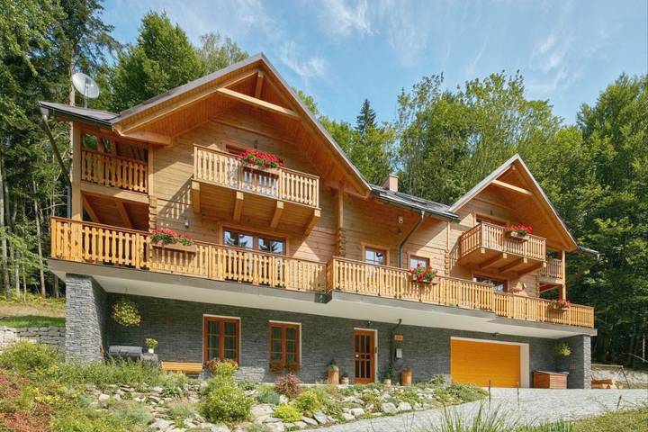 Apartament wakacyjny dla 4 osób, z Balkon i Jacuzzi oraz Ogród i Sauna w Jańskie Łaźnie