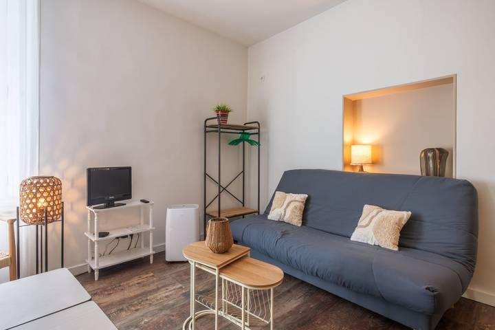 Studio pour 2 personnes, adapté aux familles à Laval