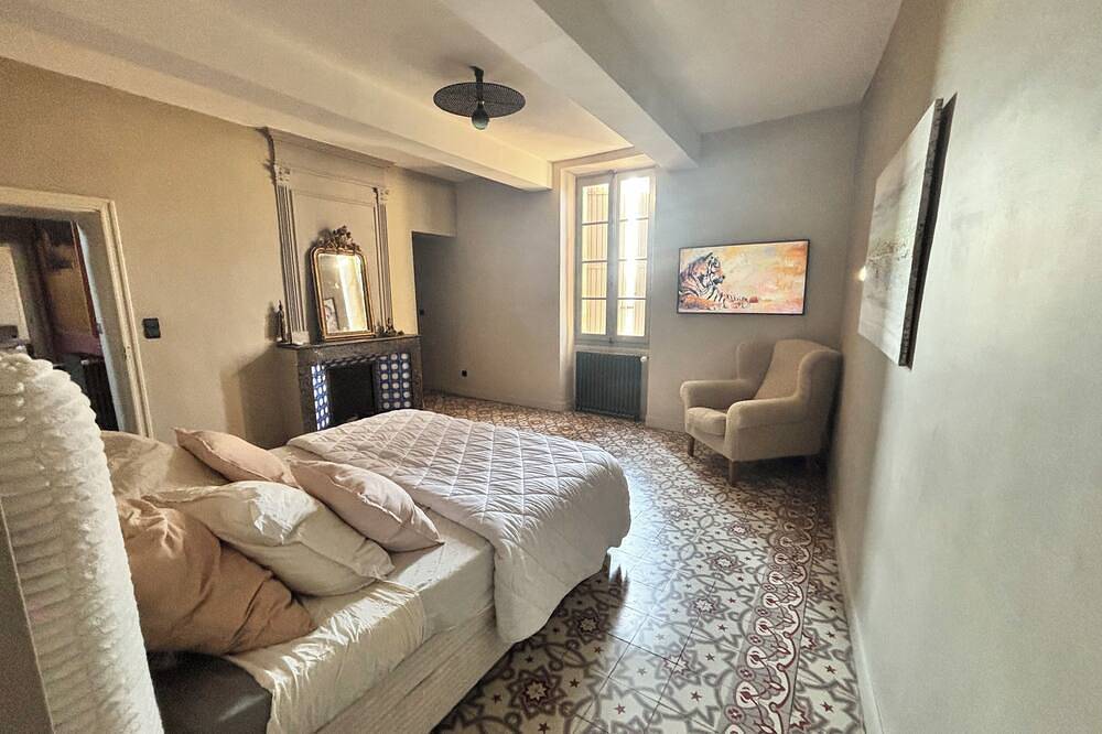 Ideal for Avignon festival Magnificent Mas with swimming pool and jacuzzi in Althen-des-Paluds, Vaucluse