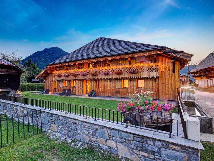 Chalet pour 14 personnes, avec piscine et jardin en Haute-Savoie