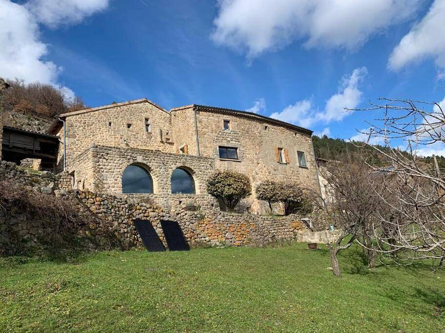 Deluxe Villa in Saint-Sauveur-de-Montagut, Parc naturel régional des Monts d'Ardèche