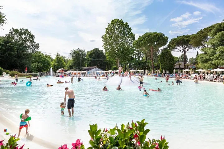 Ferienpark für 6 Personen, mit Pool und Kinderpool sowie Garten, kinderfreundlich - 1