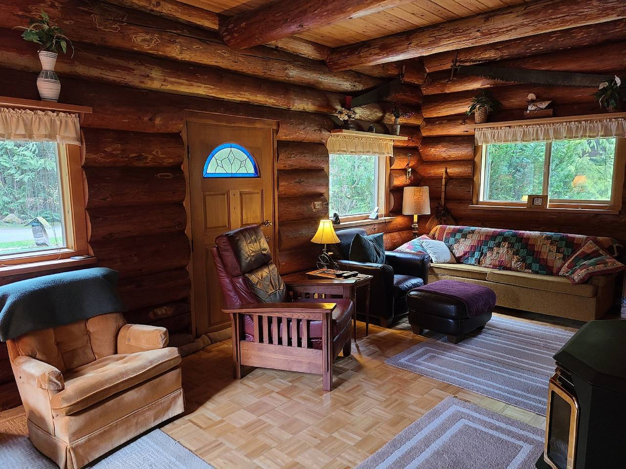 Two Bedroom Real Log Cabin with Wifi and Ev Char ger in Glacier, Mount Baker-Snoqualmie National Forest