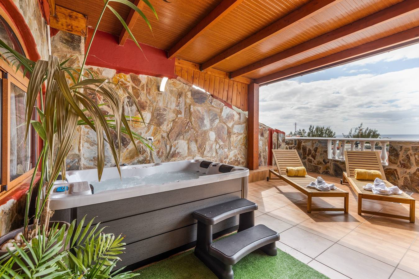 Appartement entier, Appartement de vacances « Chabela's Penthouse » avec vue mer, jacuzzi et climatisation in La Lajita, Pájara