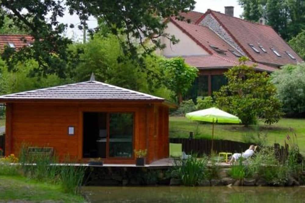 Chambre D'hôte Dans un Domaine Avec Étangs de Pêche et Espace Bien-être in Roches, Guéret region