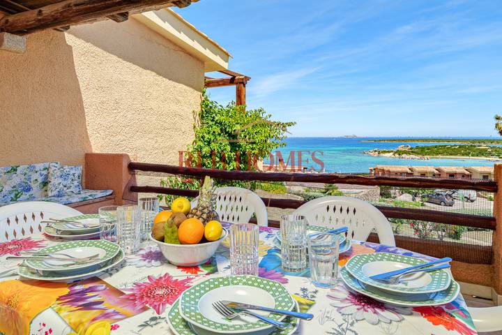 Gîte pour 4 personnes, avec Terrasse ainsi que Piscine et Vue à Golfo Aranci - 2