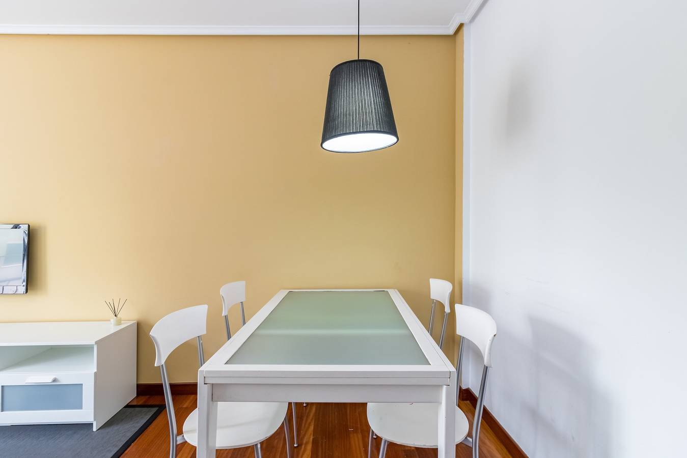 Entire apartment, Gibaja Apartment – Quiet Village Stay Near Laredo, Bilbao & Santander in Ramales de la Victoria, Cantabrian Coast