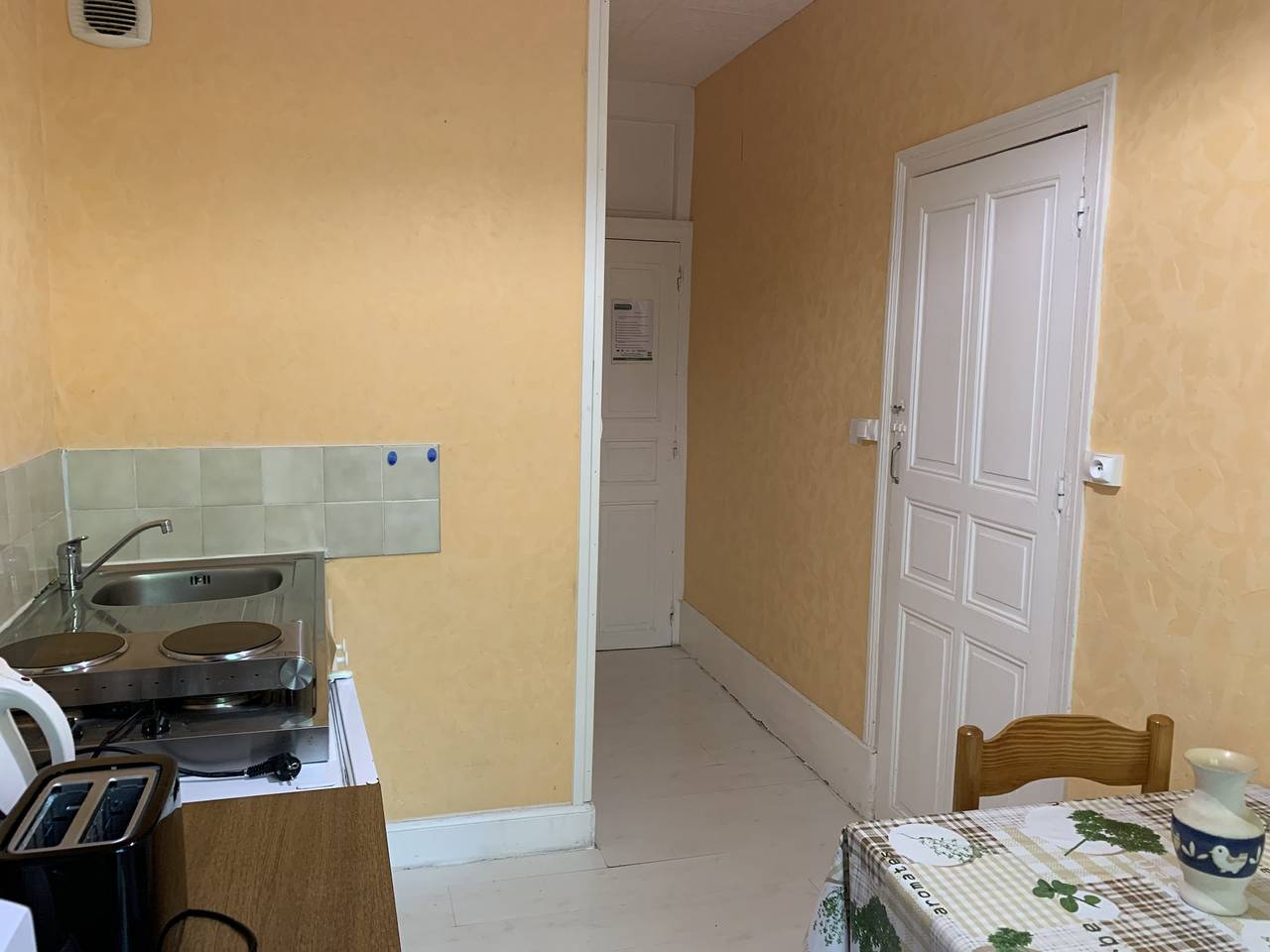 Apartamento entero, Apartamento acogedor en Néris-les-Bains, 20 m², balcón con vista in Néris-les-Bains, Región de Montluçon