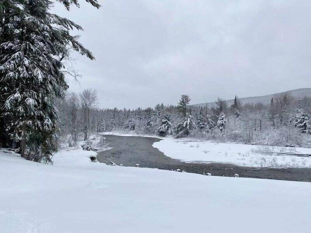 Riverfront Cabin|Fireplace|Fire pit | White Mountains| Hiking in Carroll, Coös County
