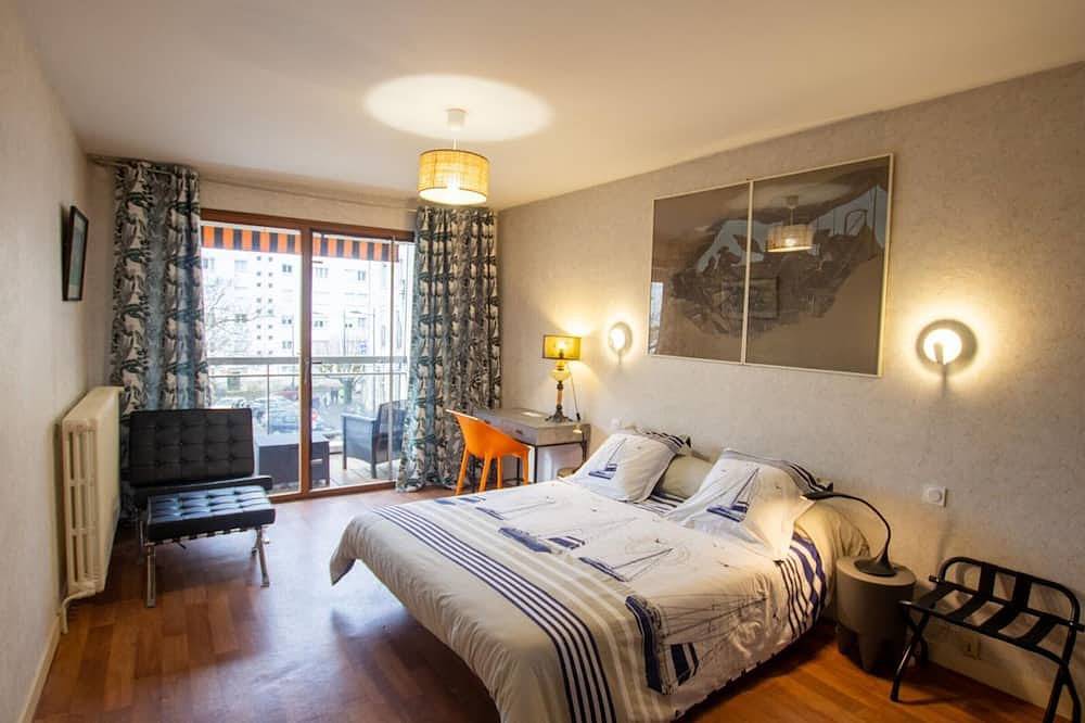 Entire apartment, Charming 2-Bedroom Apartment in Central Périgueux with Balcony & Modern Amenities in Périgueux, Périgord Blanc