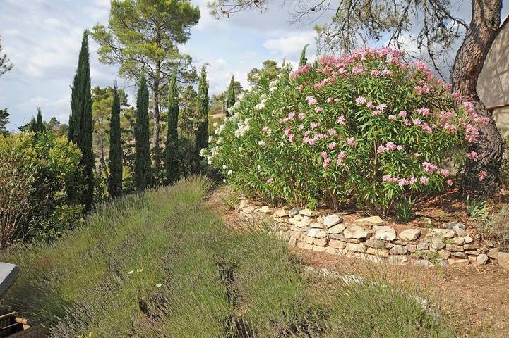 Provencal house with direct access to lake and private pool in Esparron-de-Verdon, Alpes de Alta Provenza