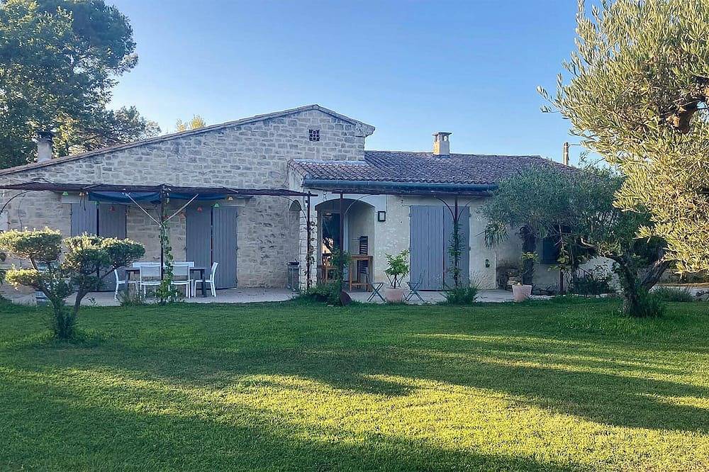 Lovely home in Caromb in Caromb, Parque natural regional del Mont Ventoux
