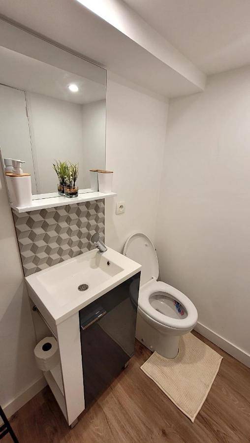 Appartement entier, Two-Bedroom Apartment in La Glacerie, Cherbourg-en-Cotentin