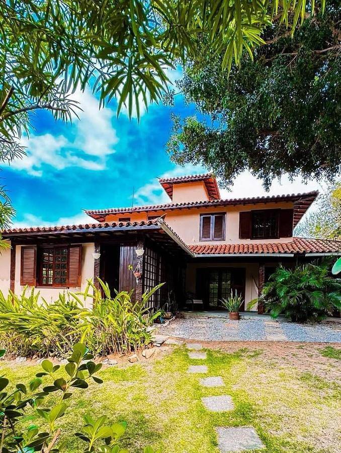 Casas e apartamentos de temporada para 2 pessoas, com piscina e jardim e ainda vista em Praia da Ferradura