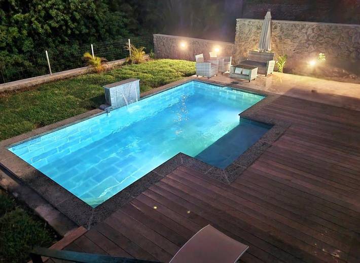 Location de vacances pour 5 personnes, avec jardin et piscine ainsi que jacuzzi et terrasse à Sainte-Suzanne - 2
